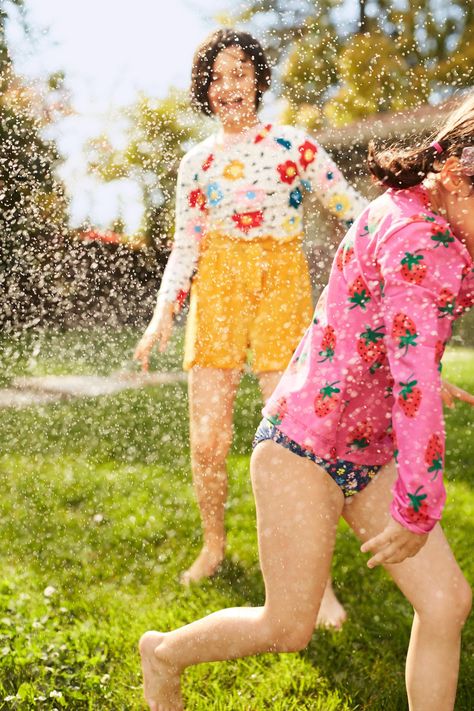 girls-playing-sprinkler-062vNsxZ4pwAIkA2L1vdK5 Backyard Water Games, Kids Sprinkler, Fun Backyard, Pool Party Kids, Splash Party, Water Games For Kids, Water Games, Party Hacks, Party Photography