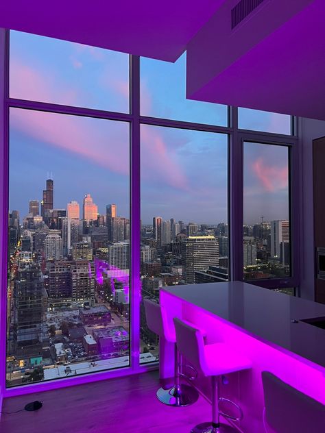 Apartamento New York, Appartement New York, Purple Led Lights, City View Apartment, Images Hello Kitty, Apartment View, Chicago Apartment, High Rise Apartments, Apartment Goals