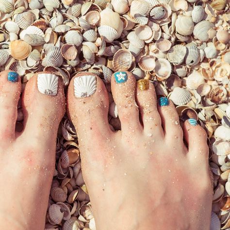 Dnd Polish, Beach Toe Nails, Nail Art Mariage, Toenail Designs Summer, Beach Toes, Black Stiletto Nails, Ten Nails, Natural Nail Art, Summer Toes