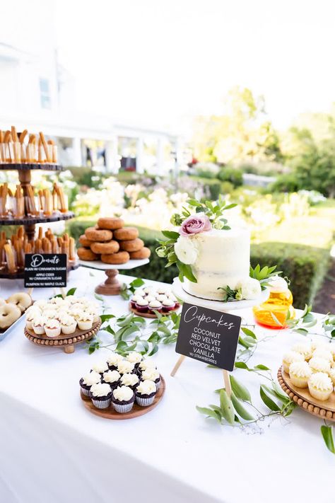 Minimalist Dessert Table Wedding, Small Wedding Cake With Dessert Bar, Minimalist Wedding Dessert Table, Minimalist Dessert Table, Cake And Dessert Table Wedding, Dessert Bar Wedding Ideas, Small Dessert Table, Pumpkin Dessert Table, Donuts Wedding