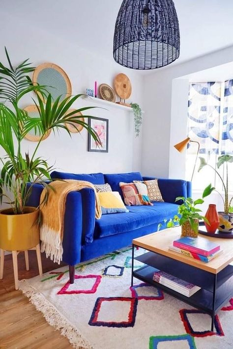 Colorful Maximalist Decor, Blue Sofa Living, Blue Sofas Living Room, Blue Couch Living Room, Casa Vintage, Colourful Living Room, Maximalist Decor, Style Deco, Blue Sofa