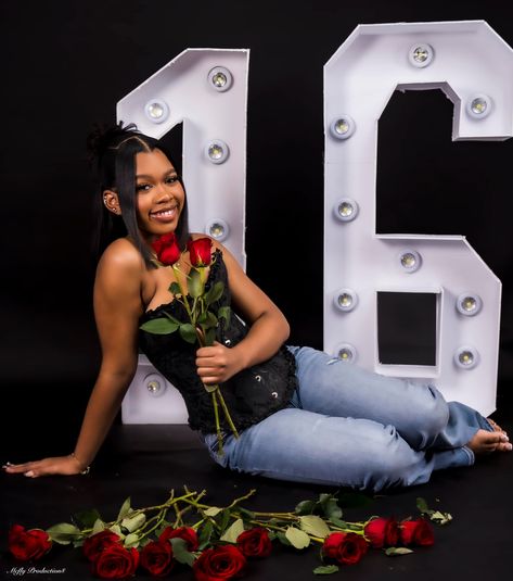 Happy sweet 16 ❤️🖤❤️🖤❤️ Alvia Webb Book your photo shoot today 13 Birthday Picture Ideas, Sweet Sixteen Pictures, Sweet Sixteen Party Themes, Girlfriends Photoshoot, Happy Sweet 16, Sweet 16 Pictures, Sweet 16 Outfits, 16th Birthday Outfit, Sweet 16 Photos