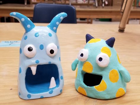 Monster Pinch Pot Ideas, Pinch Pot Monsters Clay, Ceramic Monsters Pinch Pots, Pottery Pinch Pots Ideas, Air Dry Clay Monsters, Clay Monsters Cute, Pottery Monsters, Double Pinch Pot Ideas, Pinch Pot Monsters