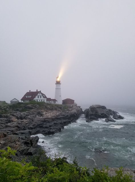 Portland Head Light Light House Keeper, Old Lighthouse Aesthetic, Lighthouse Core, Lighthouse Scenery, Lighthouse Aesthetic, Lighthouse House, Lighthouse Home, Lighthouse Island, Portland Head Lighthouse