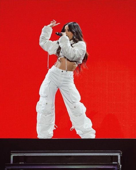 Becky G Inspired Outfits, Singer Outfits On Stage Aesthetic, Becky G Performance Outfits, Performance Outfits Singing Concerts, Concert Outfit Performer, Becky G Stage Outfits, Performance Outfits Singing Casual, Becky G Outfits Concert, Singer Outfits On Stage