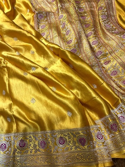 Mashru Silk Saree, Khakha Designs, Iktara Banaras, Radha Beauty, Latest Silk Sarees, Jacquard Saree, Banaras Sarees, Brocade Saree, Indian Women Painting