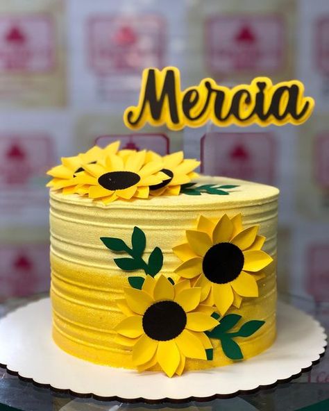 Cecilias Bolos on Instagram: "🌻💛 #bologirassol #festagirassol #bolofemininoadulto" Sunflower Cake Ideas Birthday, Sunflower Cake, Birthday Cake Topper Printable, Diy Crafts For Home Decor, Bday Party, Amazing Cakes, Cake Toppers, Wedding Cakes, Bridal Shower