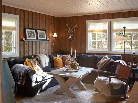 Wood Living Room Ideas, Knotty Pine Living Room, Knotty Pine Decor, Knotty Pine Rooms, Wood Paneling Living Room, Knotty Pine Walls, Wood Living Room, Cabin Living Room, Brown House