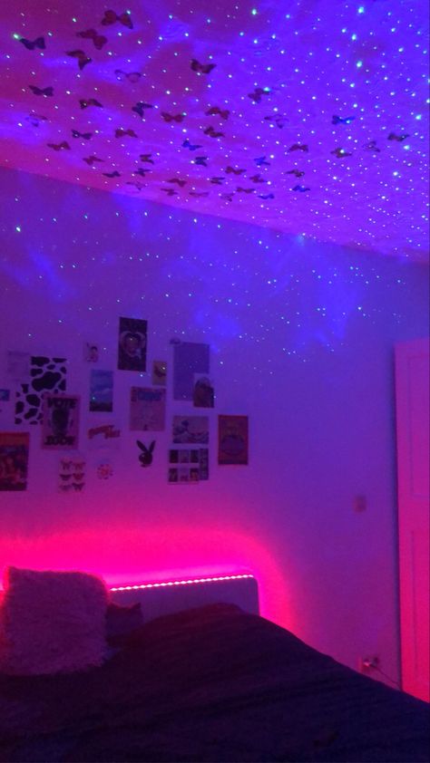 tik tok inspired room idea   -feel free to save it in your 'bedroom' board! Tik Tok Inspired Room, Tik Tok Room, Ideas Bedroom Aesthetic, Bedroom Board, Vibe Rooms, Neon Bedroom, Aesthetic Bedroom Ideas, Comfy Bedroom, Chill Room