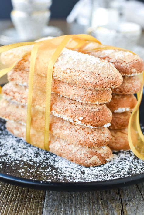 Savoiardi Recipe, Lady Fingers Recipe, Italian Biscuits, Finger Cookies, Italian Cookie Recipes, Italian Recipes Dessert, Italian Pastries, Biscotti Recipe, Tiramisu Recipe