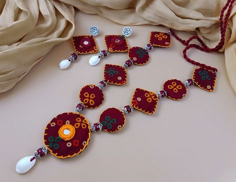 Vinaya - Semi-precious Fabric Necklace Set - Art Jewelry Women Accessories | World Art Community Flower Jewelry Designs, Diy Necklace Making, Earrings Diy Handmade, Diy Fabric Jewellery, Art Jewelry Design, Fabric Earrings, Fabric Necklace, Painted Jewelry, Hand Painted Jewelry