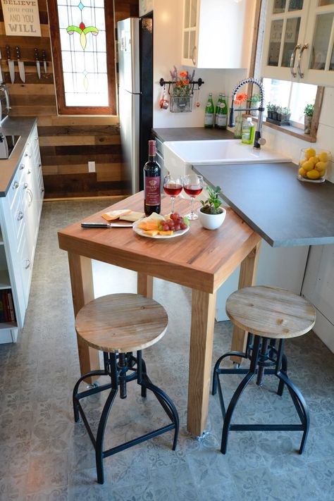 Kitchen Island With Cooktop, Barn Wood Decor, White Farmhouse Sink, Butcher Blocks, Kitchen Interior Design, Tiny House Kitchen, Decor Storage, Kitchen Farmhouse, Tiny House Interior