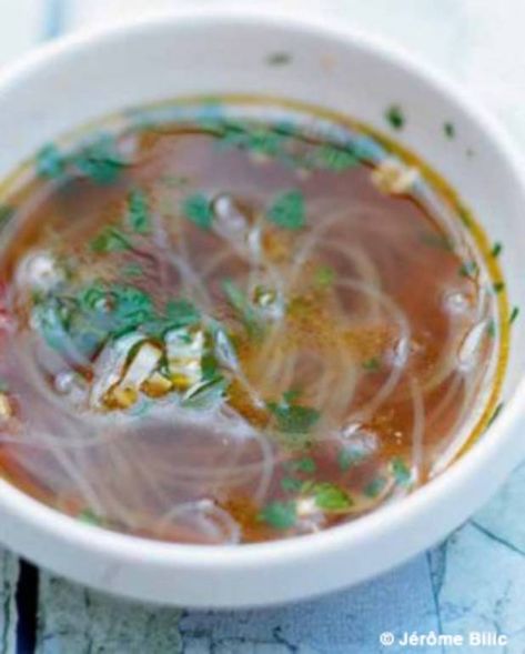 Bouillon thaï pour 4 personnes - Recettes Elle à Table Bouillon Thai, Thai Recipes Noodles, Easy Thai Recipes, Pad Thai Noodles, Recipe Drawing, Food Trends, Thai Recipes, Sachets, Fine Dining