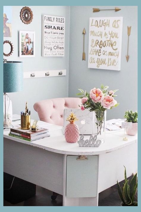 Home Office Ideas for Women (even if you're on a budget) Pretty small spaces and glam and elegant home office inspiration Feminine Home Office Ideas, Elegant Home Office, Feminine Home Offices, Home Office Inspiration, Cozy Home Office, Dream Office, Home Office Ideas, Design Blogs, Black Room