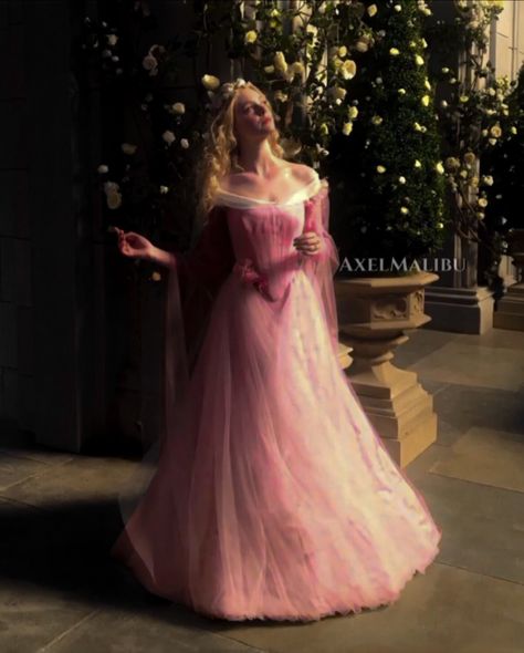 Princess Aurora Live Action, Aurora Inspired Dress, Medieval Princess Aesthetic, Sleeping Beauty Gown, Sleeping Beauty Wedding Dress, Aurora Sleeping Beauty Dress, Aurora Ballet, Princess Aurora Costume, Sleeping Beauty Cosplay