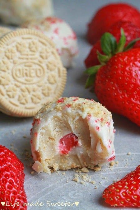 Strawberry Shortcake Stuffed Golden Oreo Truffles make the perfect easy treat. They're sweet, creamy and so addicting with the surprise strawberry inside. Best of all, you can make them ahead of time for parties or a summer potluck! Golden Oreo, Strawberry Shortcake Recipes, Shortcake Recipe, Slow Cooker Desserts, Oreo Truffles, Truffle Recipe, Cupcake Cake, Yummy Sweets, Savoury Cake