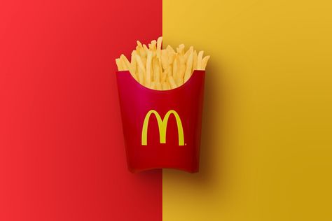 McDonald's UK to Start Serving Vegan Happy Meal in January 2020! - One Green PlanetOne Green Planet Mcdonalds Photography, Mcdonalds Wallpaper, Burger King Gift Card, Mcdonalds Food, Vegan Mcdonalds, Happy Meal Box, Mcdonalds Breakfast, Mcdonalds Gift Card, Pizza Design