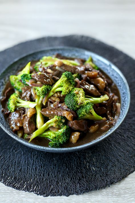 Beef and Broccoli in Oyster Sauce - Ang Sarap Broccoli Mushroom Stir Fry, Recipes With Oyster Sauce, Stir Fry With Broccoli, Beef With Oyster Sauce, Beef With Broccoli Recipe, Beef Broccoli Stir Fry, Broccoli Mushroom, Ground Beef Breakfast, Mushroom Stir Fry