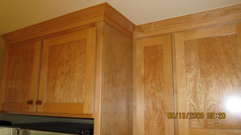 Shaker crown molding | knob placement Flat Cabinet Crown Molding, Shaker Crown Molding, Cabinet Crown Molding, Molding Kitchen, Cabinet Shaker, Crown Molding Kitchen, Flat Cabinets, Molding Ideas, Alder Cabinets