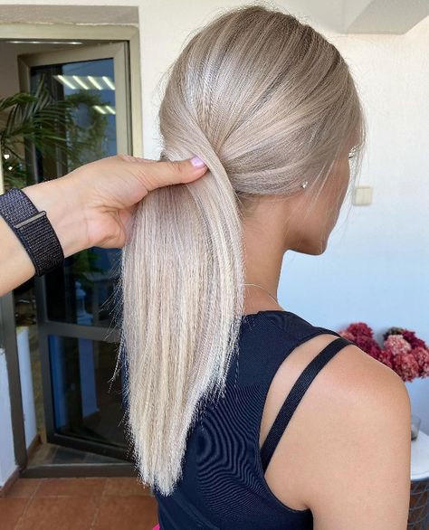 Icy Blonde Hair Highlights, Blonde Hair Icy, Hair Icy Blonde, Platnium Blonde Hair, Hair Care Ideas, Cold Hair, Beige Blonde Hair, Ice Blonde Hair, Social Media Post Ideas