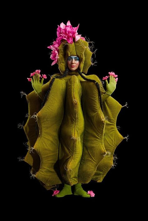 Cactus Costume, Costume Carnaval, Mode Steampunk, Frog Costume, Crazy Costumes, Flower Costume, Wilde Westen, Boris Vallejo, Scary Costumes