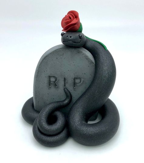 Clay Cobra Snake, Clay Art Projects Animals, Sosuperawesome Clay, Diy Clay Sculpture Ideas Easy, Snake Out Of Clay, Snake Clay Ideas, Cute Clay Snakes, Cute Clay Snake, Clay Snake Ideas