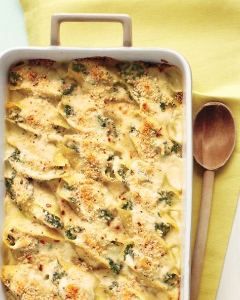 Creamy Shells with Tuna and Spinach Spinach Recipe, Tuna Casserole, Tuna Recipes, Spinach Recipes, Stuffed Pasta Shells, Italian Dishes, How To Cook Pasta, Fish Recipes, Pasta Dishes