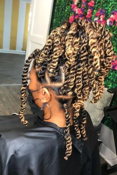 Short Passion Twist Styles & How To Achieve The Look - Curly Girl Swag Short Big Passion Twists, Short Twists For Black Women, Short Passion Twists, Wig Maker, Passion Twists, Short Box Braids Hairstyles, Twisted Hair, Messy Ponytail, Ponytail Bun