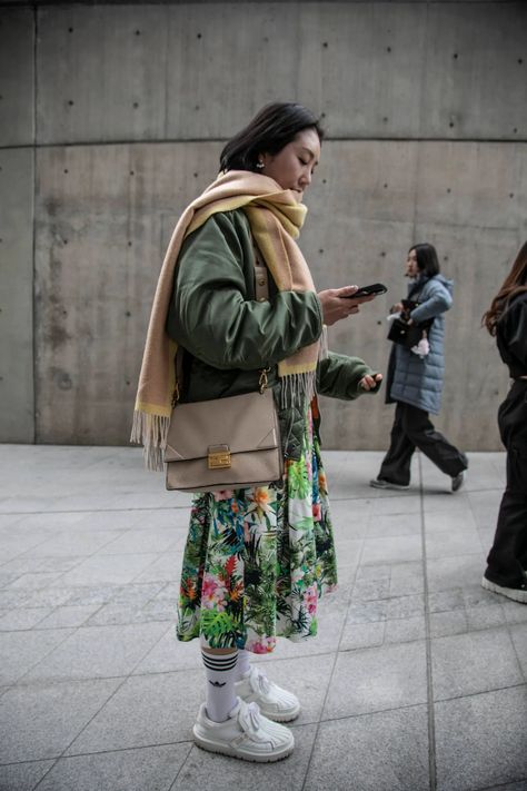 Korean Street Fashion Took the Spotlight at Seoul Fashion Week 2023 Fall/Winter | Teen Vogue Korean Winter Outfits Street Style Seoul, Korean Street Fashion Outfits Aesthetic, Seoul Fashion Week 2023, Seoul Winter Aesthetic, Korean Street Style Aesthetic, Asian Street Style Korea Seoul Fashion, Korean Winter Outfits Street Style, Seoul Street Style, Seoul Street Fashion