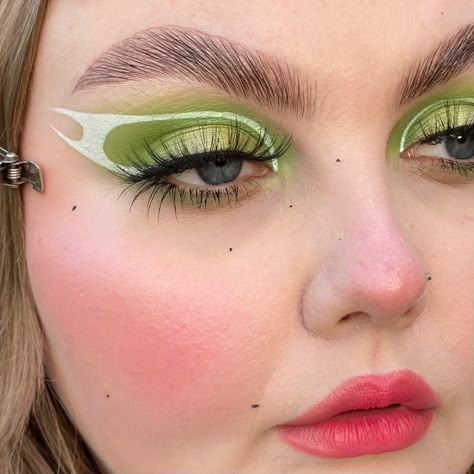 Funky Makeup, White Makeup, Unique Makeup, Eye Makeup Designs, Fairy Makeup, Creative Eye Makeup, Creative Makeup Looks, Sfx Makeup, Eye Makeup Art