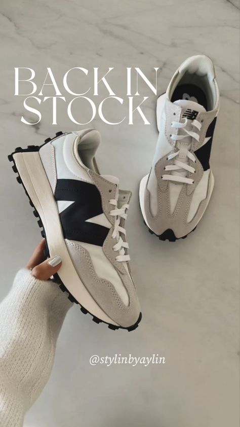 Nb Shoes, Pretty Homes, Nike Shoes Women Fashion, New Balance Outfit, Tennis Shoes Outfit, Work Shoes Women, Casual Sneakers Women, Nike Sneakers Women, New Balance Sneakers