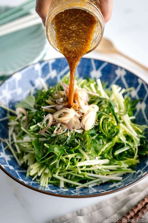 Mizuna Recipe, Japanese Salad Recipes, Japanese Salad, Salad Menu, Just One Cookbook, Easy Japanese Recipes, Sesame Dressing, Salad Easy, Food Asian