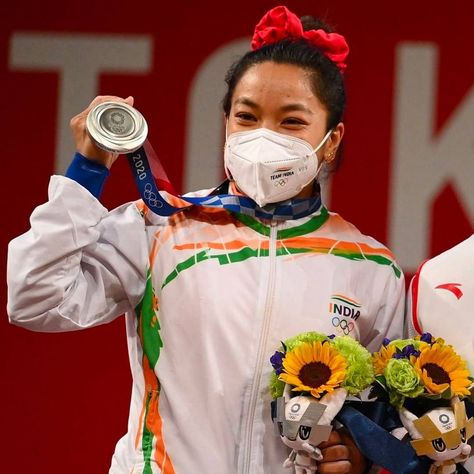 India strikes the first medal at Olympic #Tokyo2020 Congratulations Saikhom Mirabai Chanu on that well-deserved silver medal in the 49KG Weightlifting Event for India. 🥈👏👏 #Cheer4India #TeamIndia #india #Tokyo2020 #olympics2021 Olympic Podium, Olympic Winners, Tomboyish Outfits, World Elephant Day, Back To The Moon, Bike Bmw, India Win, Hanuman Pics, Rio Olympics 2016