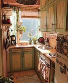 Bloxburg Kitchen, Small Kitchen Layouts, Remodel Kitchen, Aesthetic Rooms, House Room, Design Kitchen, Pretty House, Dream House Decor, Kitchen Layout