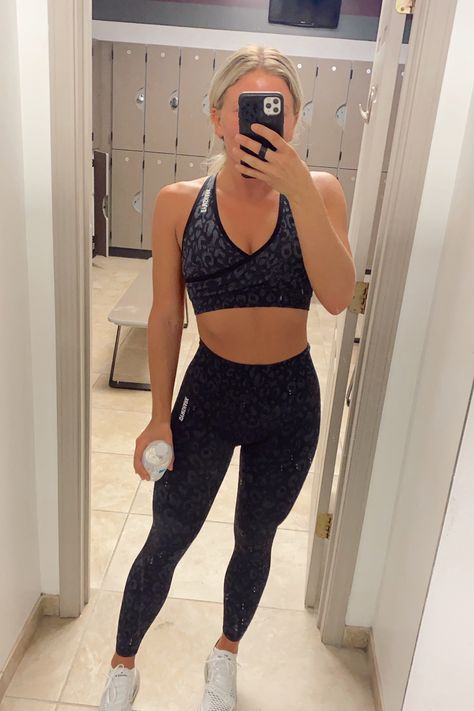 Gymshark Adapt Animal, Gymshark Outfit, Animal Outfit, Gym Style, Small Tops, Love Quotes, Gym, Outfit Inspo, Animals