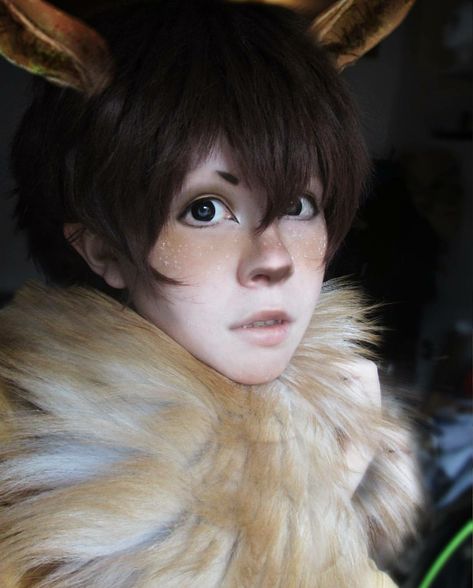 Eevee cosplay Eevee Costume Makeup, Evee Pokemon Halloween Costume, Evee Pokemon Makeup, Eevee Makeup Pokemon, Eevee Costume Diy, Eevee Face Paint, Evee Cosplay, Eevee Makeup, Eeveelution Cosplay