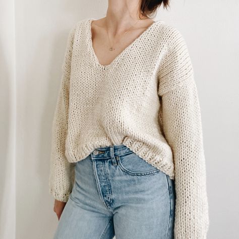 The Carrie | knitting pattern Oversize Sweater Pattern, Easy Knitting Projects, Sweater Knitting Pattern, Basic Stitches, Jumper Patterns, Learn How To Knit, Easy Knitting Patterns, Sweater Jumper, Sweater Knitting Patterns