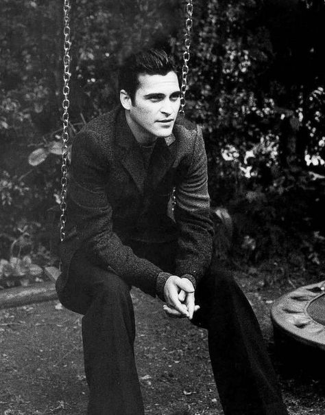 Joaquin Phoenix Young, The Fallen Angel, Classy Suits, Star Struck, La Rive, Joaquin Phoenix, Hollywood Actor, Man Photo, Big Love