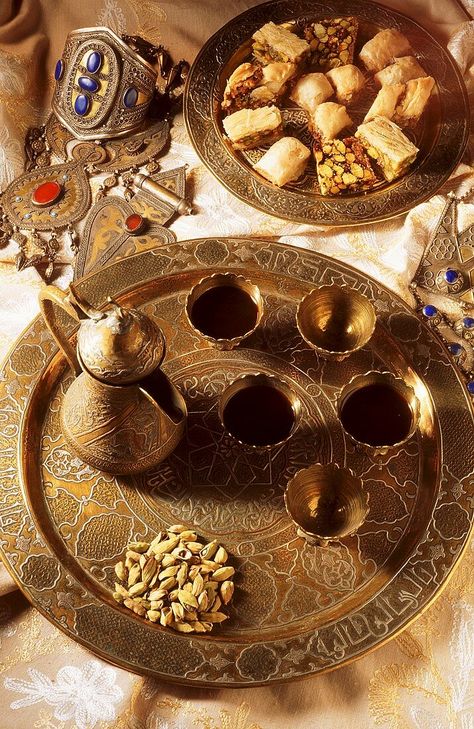 Middle Eastern coffee scene with mocha … – License Images – 158034 ❘ StockFood حلويات عربية, Arabic Coffee, Chocolate Caliente, Middle Eastern Recipes, Arabic Food, Turkish Coffee, Baklava, Coffee Love, Middle Eastern