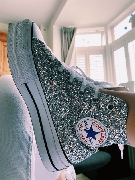 Glitter Converse, Cute Converse, Trendy Shoes Sneakers, Dr Shoes, Nike Shoes Girls, Preppy Shoes, Sparkly Shoes, Stockholm Style, Cute Sneakers