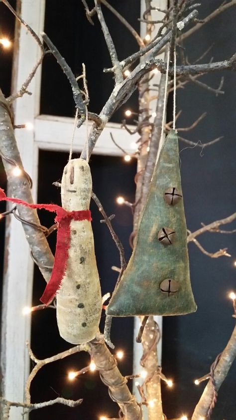 Primitive Christmas Ornaments, Primitive Christmas Crafts, Primitive Christmas Tree, Primitive Christmas Decorating, Sock Snowman, Snowman Craft, Christmas Crafty, Fabric Christmas Trees, Prim Christmas