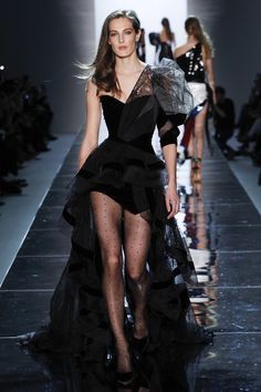 Black Dress Couture, Fashion Week Dresses, Dress Couture, 90s Runway Fashion, Collection Couture, Spring Couture, Alexandre Vauthier, Fashion Week Runway, Dark Fashion