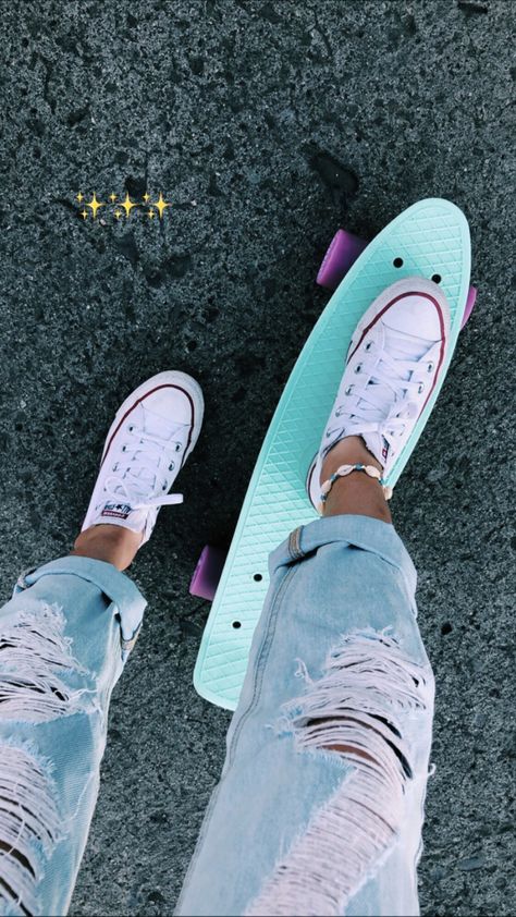 Preppy Penny Board, Preppy Skateboard, Penny Boarding, Aesthetic Skateboard, Surfergirl Style, High Top Converse Outfits, Skateboard Photos, Surfing Aesthetic, Skateboard Aesthetic