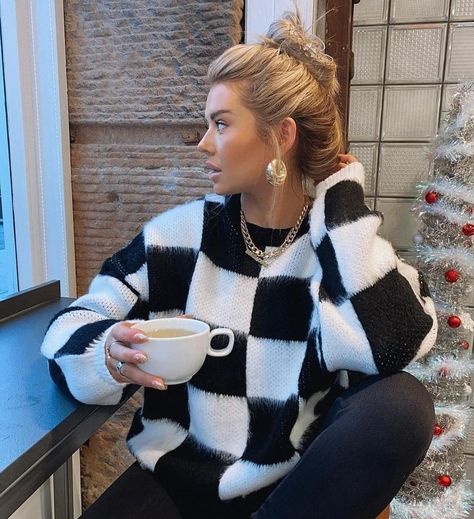 White Chunky Sweater, Goth Sweater, White Sweater Outfit, White Oversized Sweater, Oversized Sweater Outfit, Turtleneck Outfit, Trendy Boy Outfits, Sweater Outfit, Outfit Women