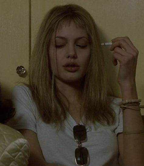 lisa rowe from girl, interrupted Lisa Rowe, Angelina Jolie 90s, Angelina Jolie Movies, Girl Interrupted, Body Balance, Meal Recipes, Model Aesthetic, Crazy Girls