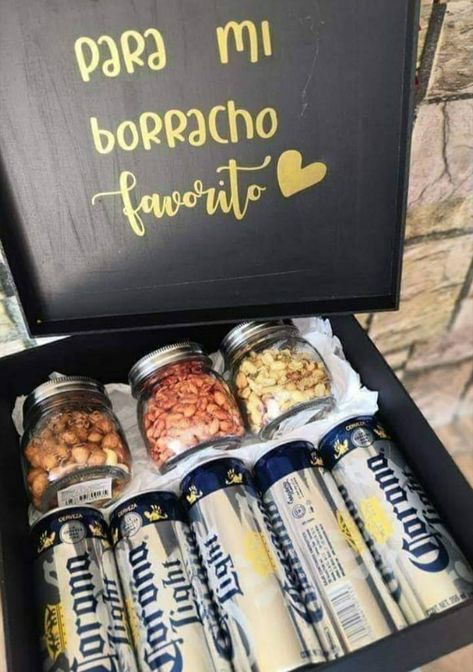 Best Gift Baskets, Bff Gifts Diy, Baby Shower Deco, Beer Birthday, Creative Gifts For Boyfriend, Cute Couple Gifts, Diy Gifts For Him, Cadeau Photo