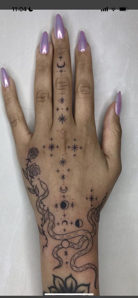 Sleeve Filler, Female Tattoos, Hand And Finger Tattoos, Wicked Tattoos, Hand Tattoos For Women, Stylist Tattoos, Tattoo Style Drawings, Classy Tattoos, Tattoo Designs And Meanings