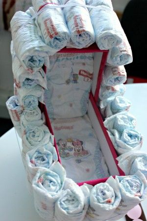 Baby Carriage Diaper Cake - Creative Sides Dipper Cakes Diy, Creative Diaper Cakes, Nappy Cake Ideas, Diaper Cake Ideas, Cake Pinterest, Baby Nappy Cakes, Boy Baby Shower Centerpieces