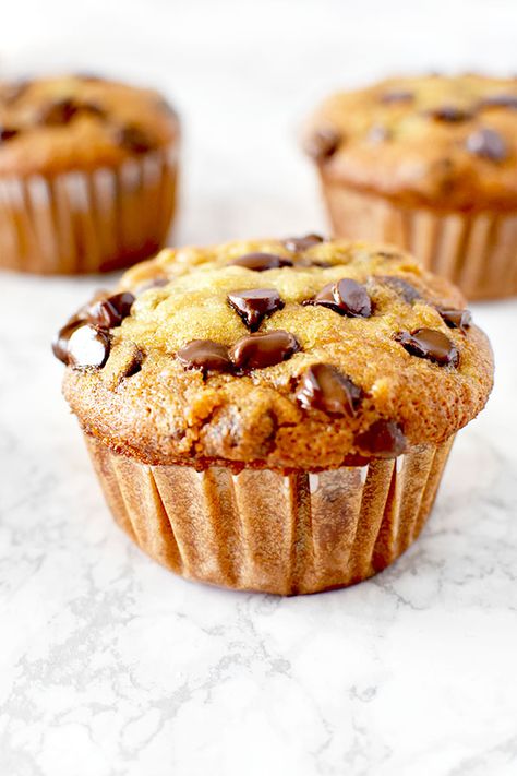 Recipes Moist Banana Chocolate Chip Muffins, Eggless Banana Muffins, Walnut Muffins, Banana Crumb Muffins, Banana Nut Muffins, Banana Chocolate Chip Muffins, Slow Cooker Desserts, Banana Chocolate, Dairy Free Dessert