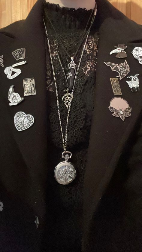 Pearl Necklace Outfit, Victorian Vampire, Vampire Clothes, Corporate Goth, Necklace Outfit, Goth Look, Victorian Goth, Badass Style, Sorry Not Sorry